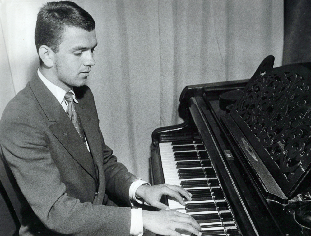 Josef Vejvoda mladý pianista